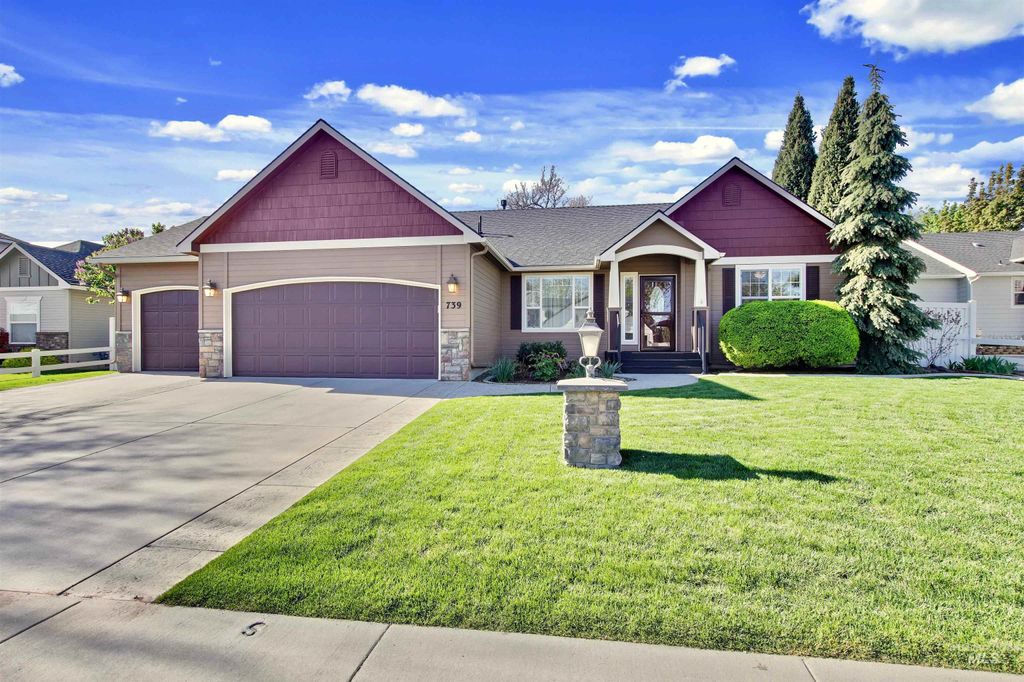 Photo of 739 W Highland Ave, Nampa, ID 83686 (MLS # 98983292)