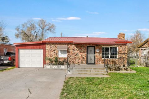 Photo of 929 Nevada St, Gooding, ID 83330 (MLS # 98979819)