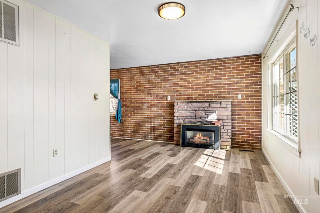 Photo of 929 Nevada St, Gooding, ID 83330 (MLS # 98979819)