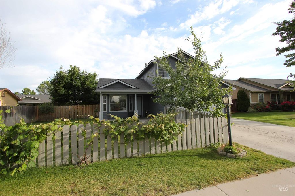 Photo of 4816 Kadie Rd, Caldwell, ID 83607 (MLS # 98988414)