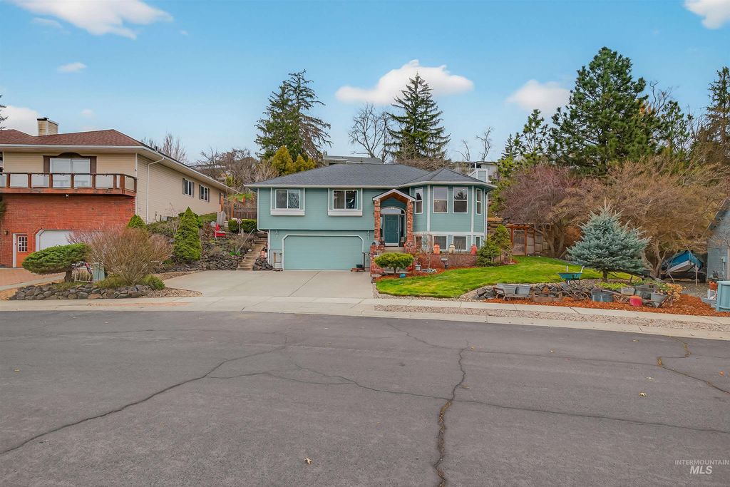 Photo of 1691 Appaloosa Rd, Moscow, ID 83843 (MLS # 98979458)