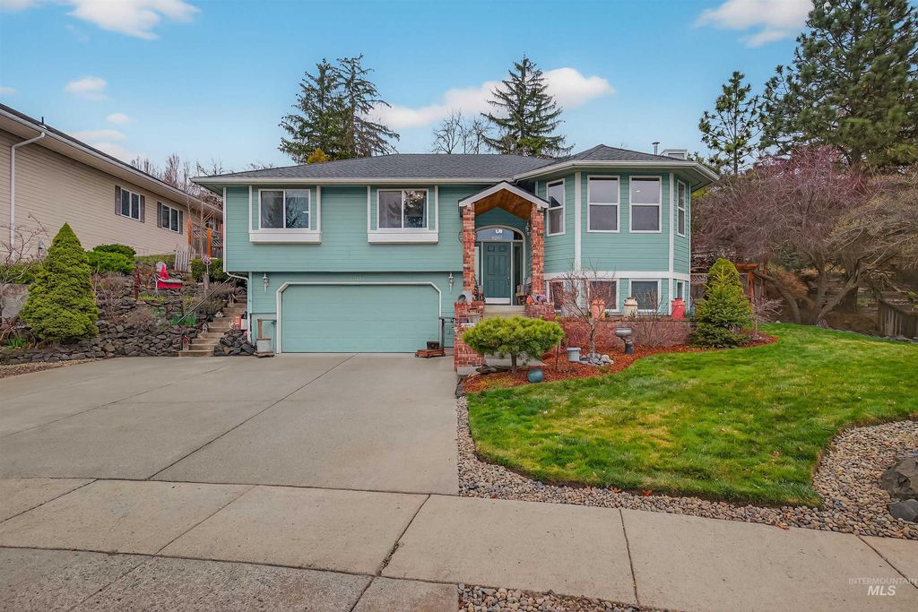 Photo of 1691 Appaloosa Rd, Moscow, ID 83843 (MLS # 98979458)