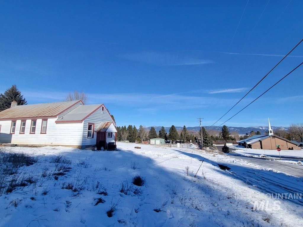 Photo of 104 Glen Street, Cascade, ID 83611 (MLS # 98973327)