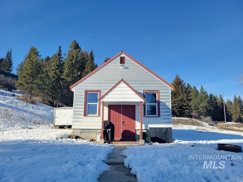 Photo of 104 Glen Street, Cascade, ID 83611 (MLS # 98973327)