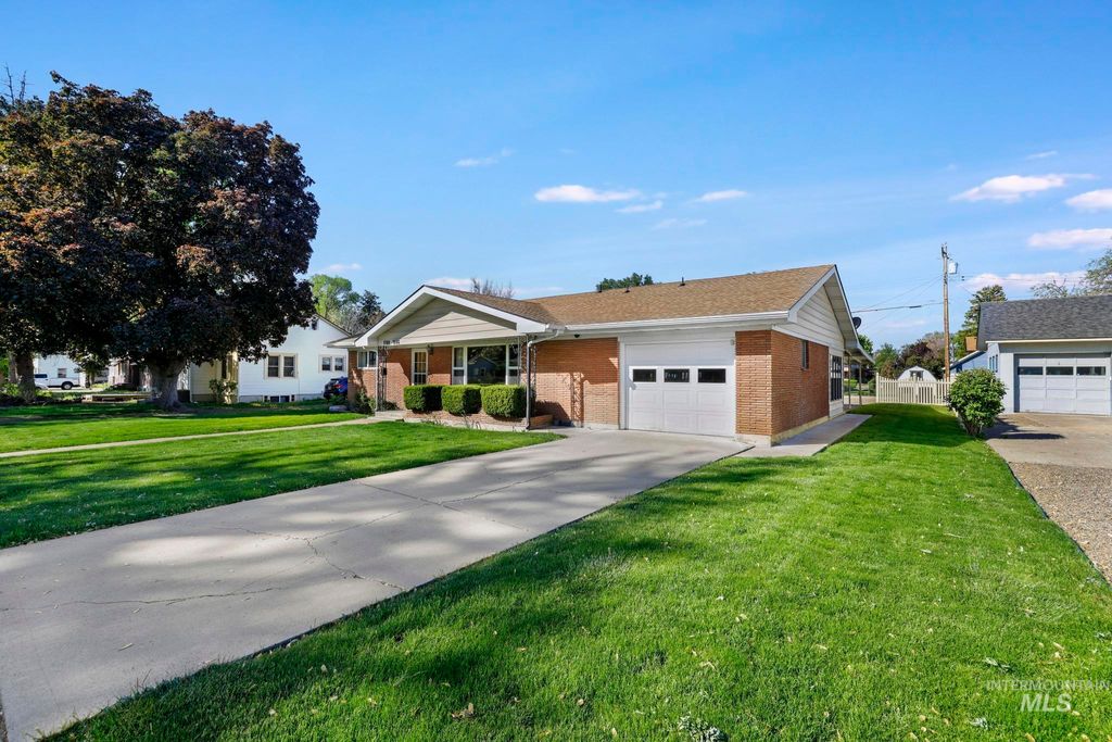 Photo of 245 S 5th E, Mountain Home, ID 83647 (MLS # 98985365)