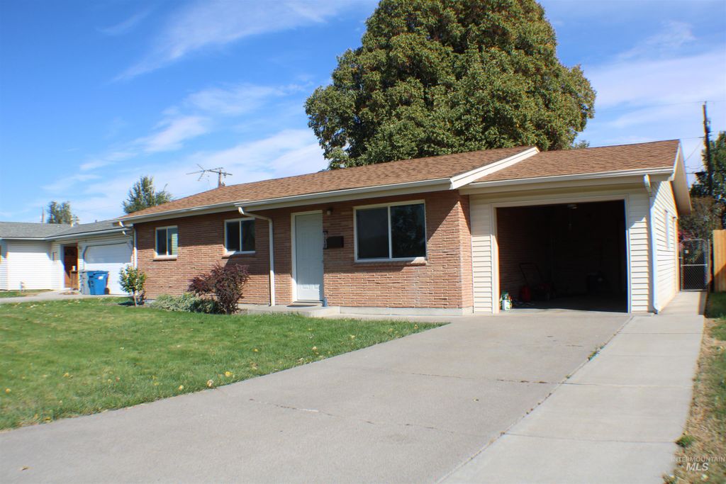 Photo of 1280 N 3 E, Mountain Home, ID 83647 (MLS # 98963851)