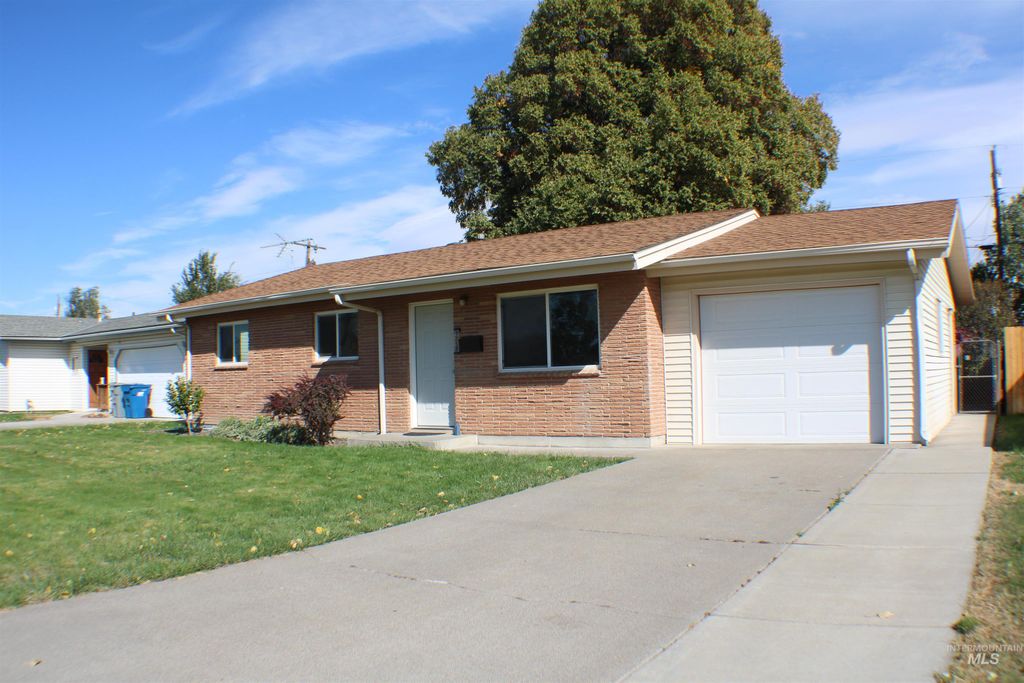 Photo of 1280 N 3 E, Mountain Home, ID 83647 (MLS # 98963851)