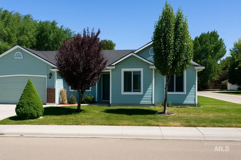 850 Garrett St Mountain Home ID 83647