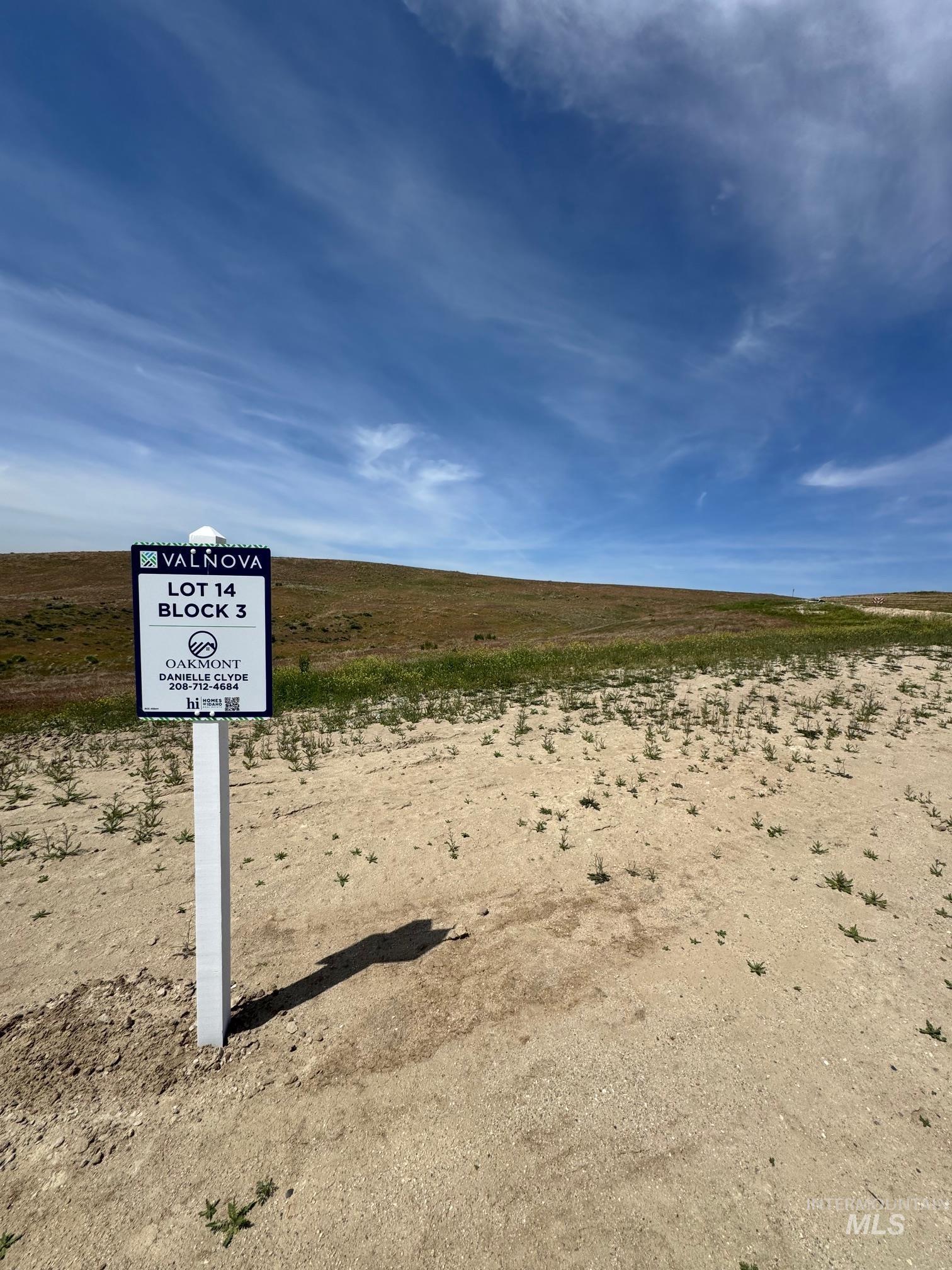 7239 N Cairnhill Way