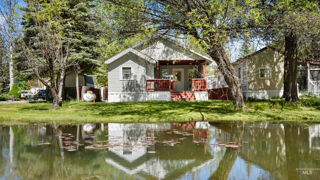 Photo of 514 Sawyer St #E13, Cascade, ID 83611 (MLS # 98974314)