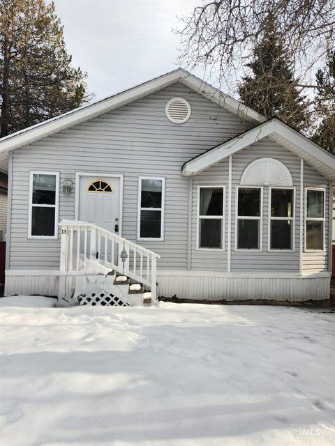 Photo of 514 E13 Sawyer St #E13, Cascade, ID 83611 (MLS # 98974314)