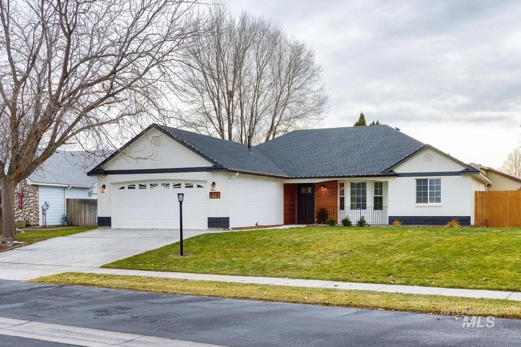 Photo of 919 Muirfield Ln, Nampa, ID 83686 (MLS # 98969617)