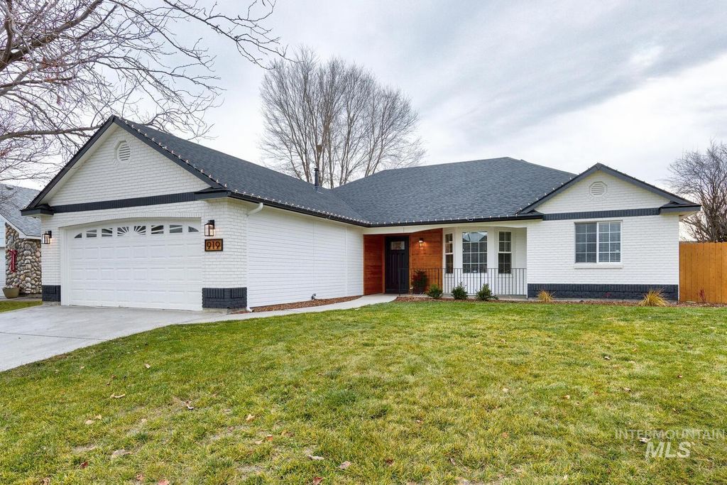 Photo of 919 Muirfield Ln, Nampa, ID 83686 (MLS # 98969617)
