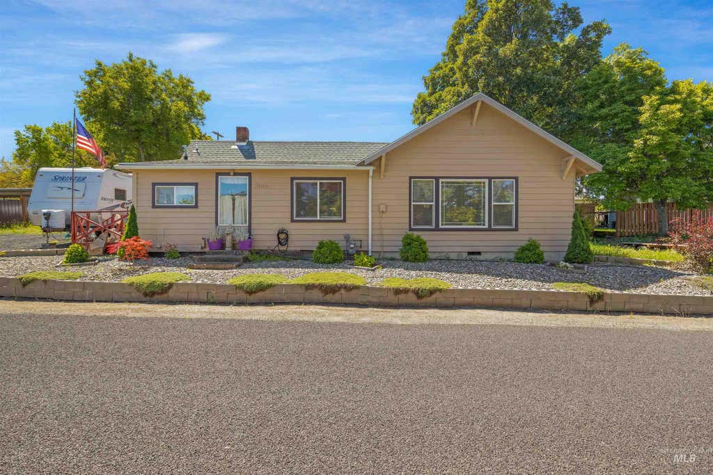 Photo of 238 Hillcrest Road, Lewiston, ID 83501 (MLS # 98987554)