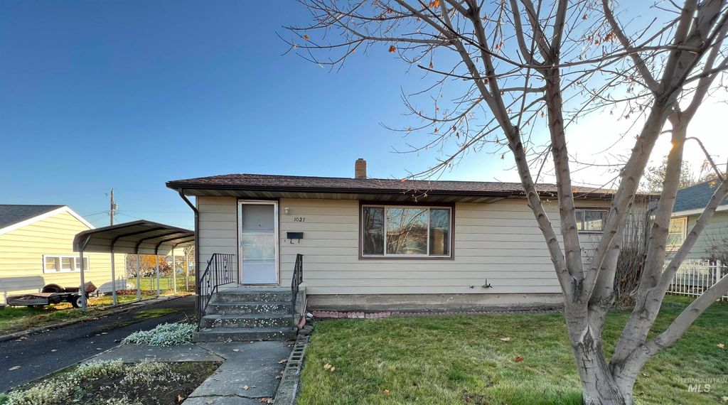 Photo of 1027 11th Street, Clarkston, WA 99403 (MLS # 98967760)