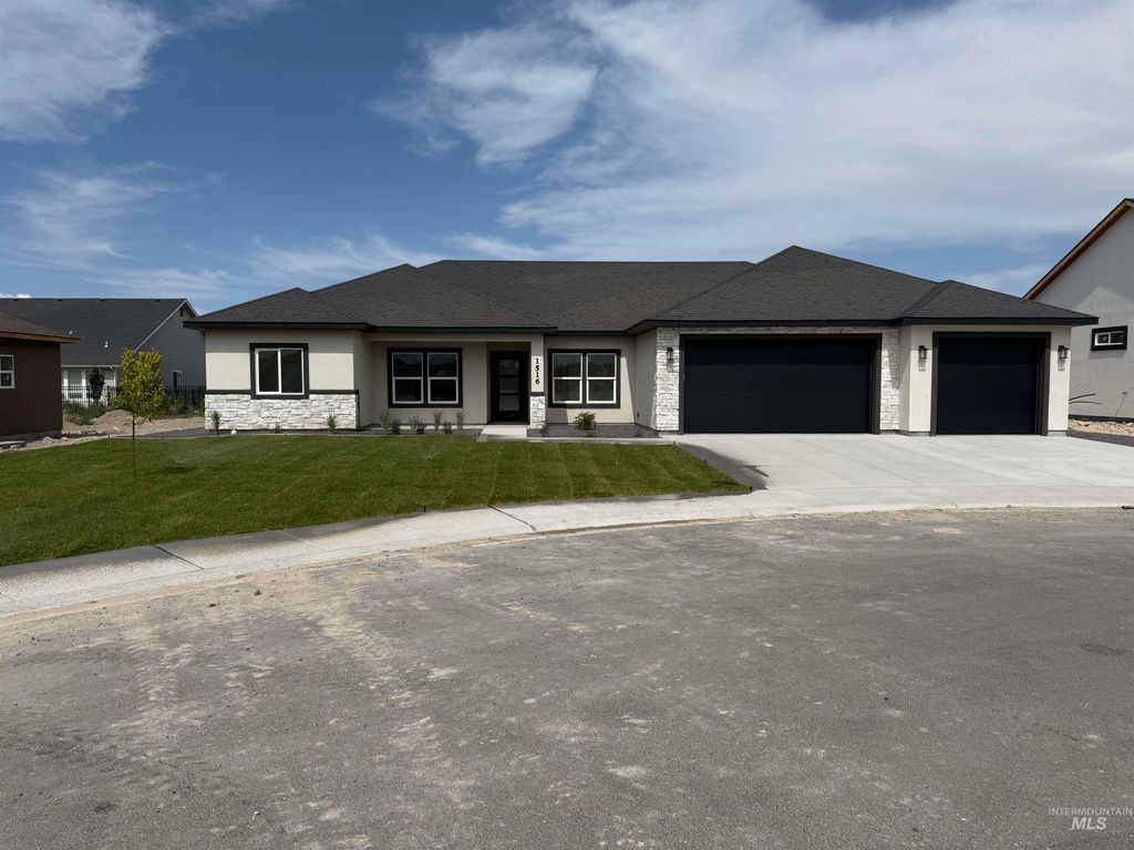 Photo of 1516 Tule Dr, Twin Falls, ID 83301 (MLS # 98938108)