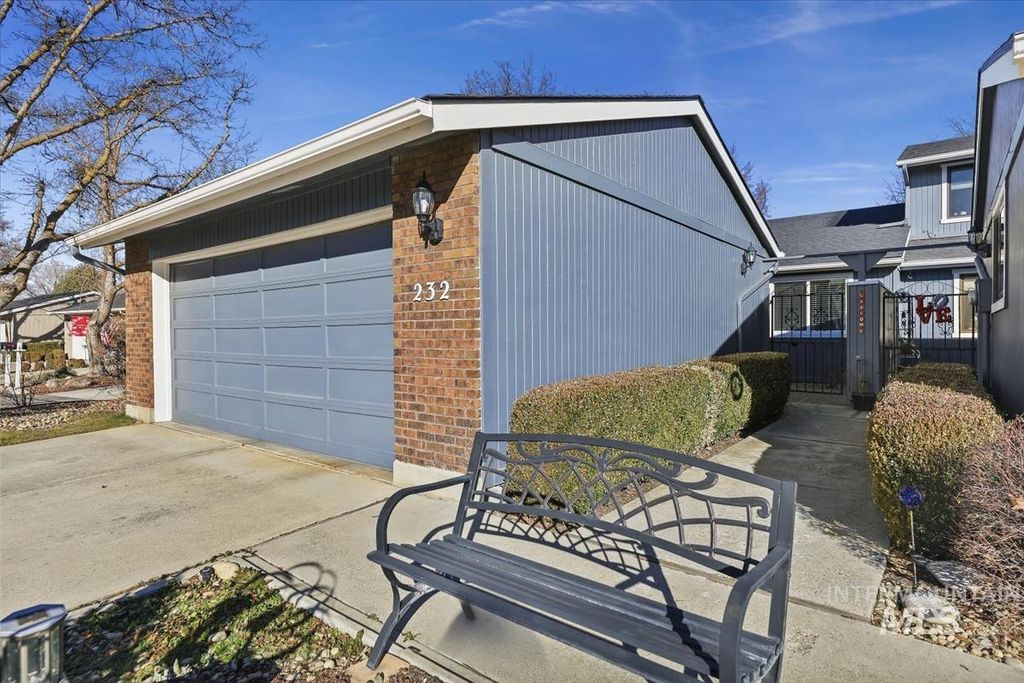 Photo of 232 W Arrowrock Ln, Boise, ID 83706 (MLS # 98973956)