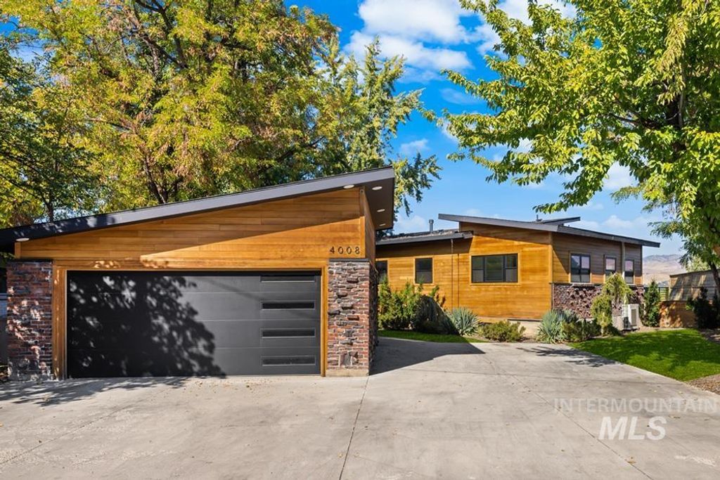 Photo of 4008 W Edgemont St, Boise, ID 83706 (MLS # 98976878)