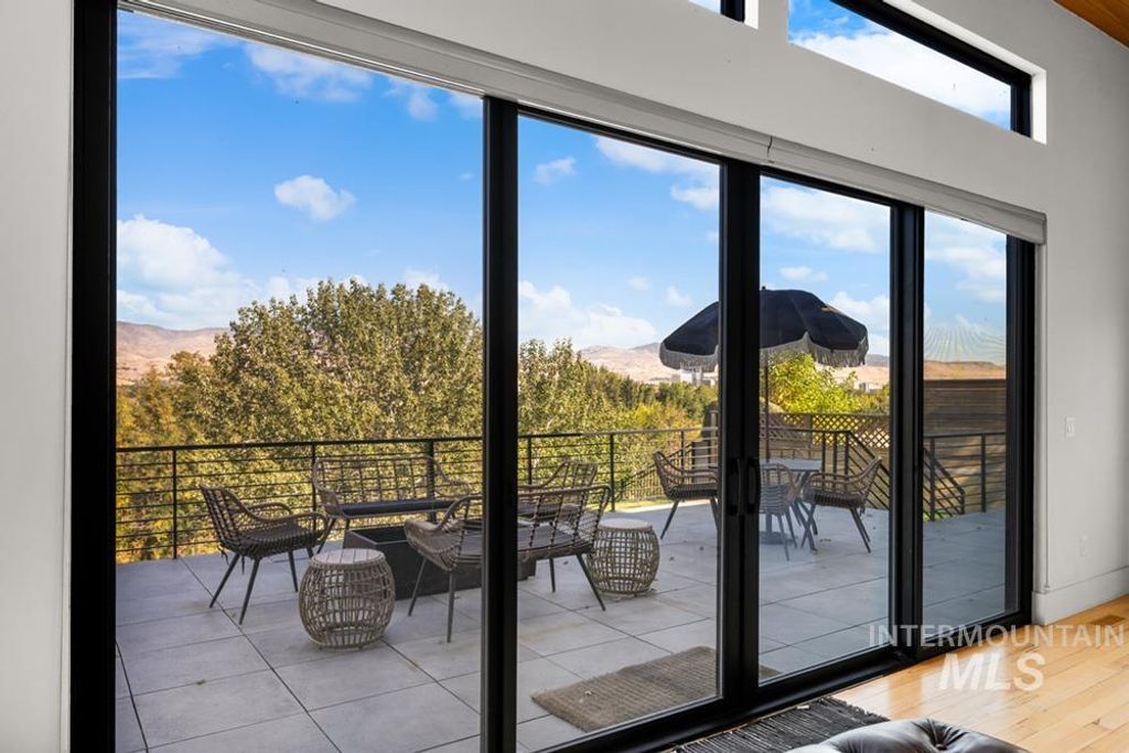 Photo of 4008 W Edgemont St, Boise, ID 83706 (MLS # 98976878)