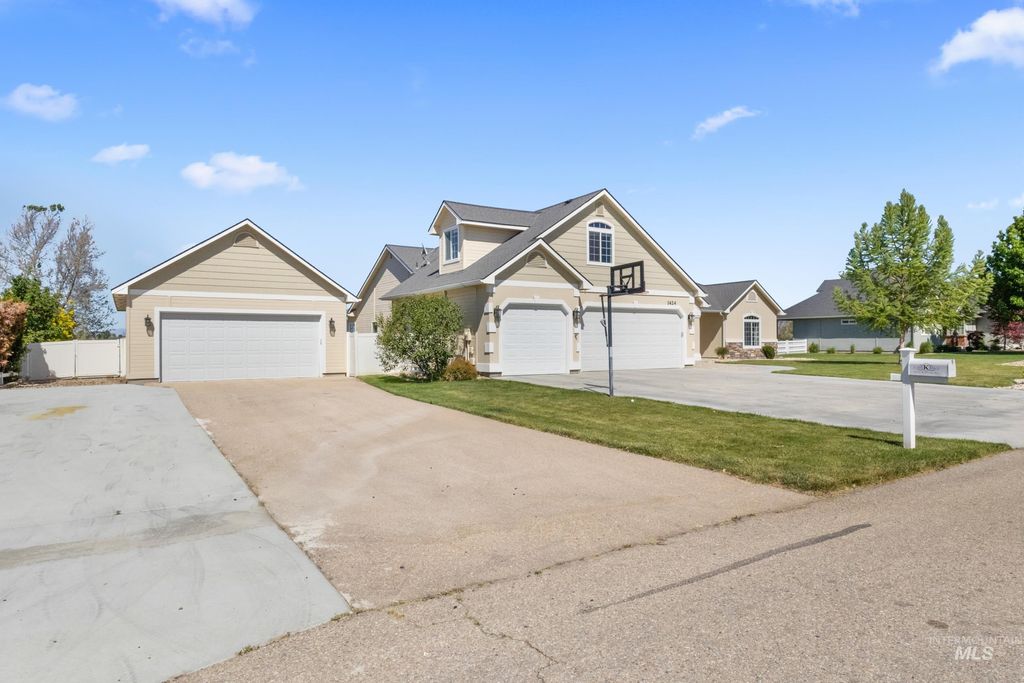 Photo of 1424 S Secretariat Way, Nampa, ID 83686 (MLS # 98987678)