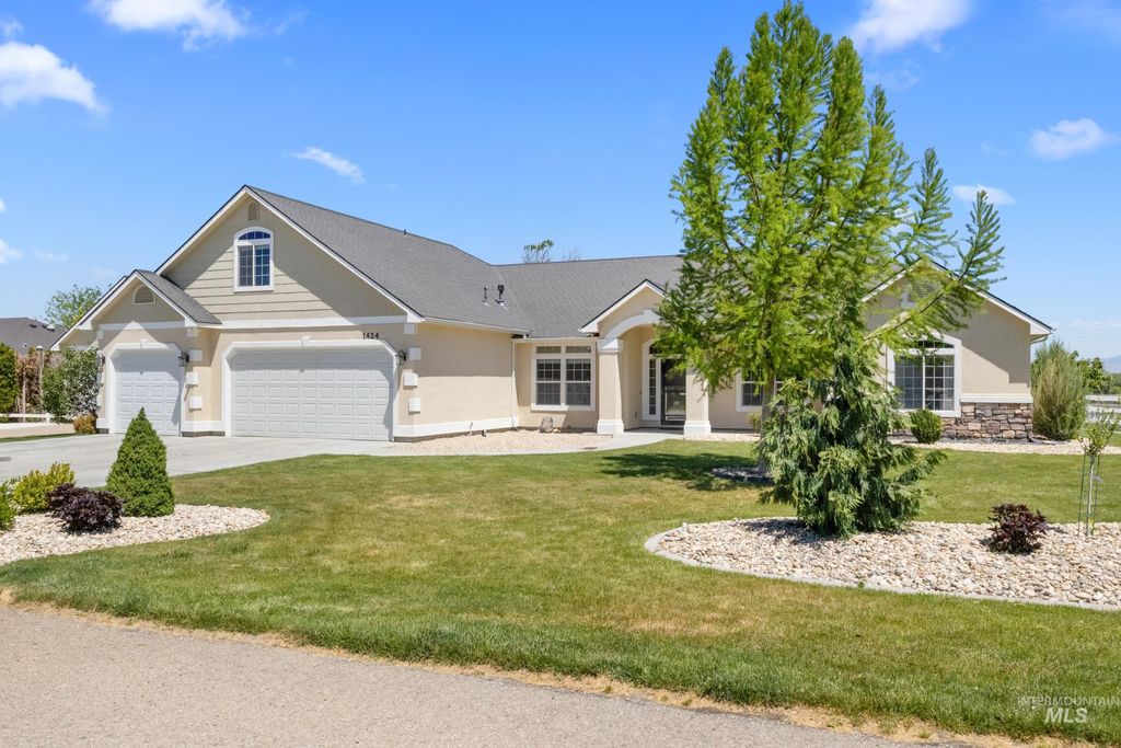 Photo of 1424 S Secretariat Way, Nampa, ID 83686 (MLS # 98987678)