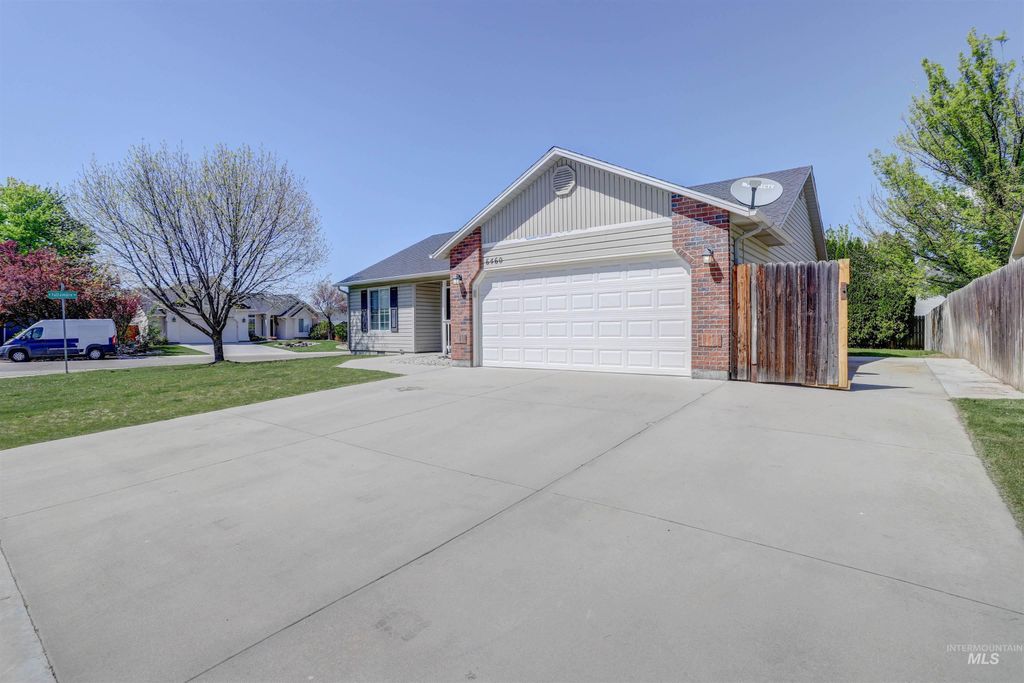 Photo of 6460 E Brimley Dr, Nampa, ID 83687 (MLS # 98984292)