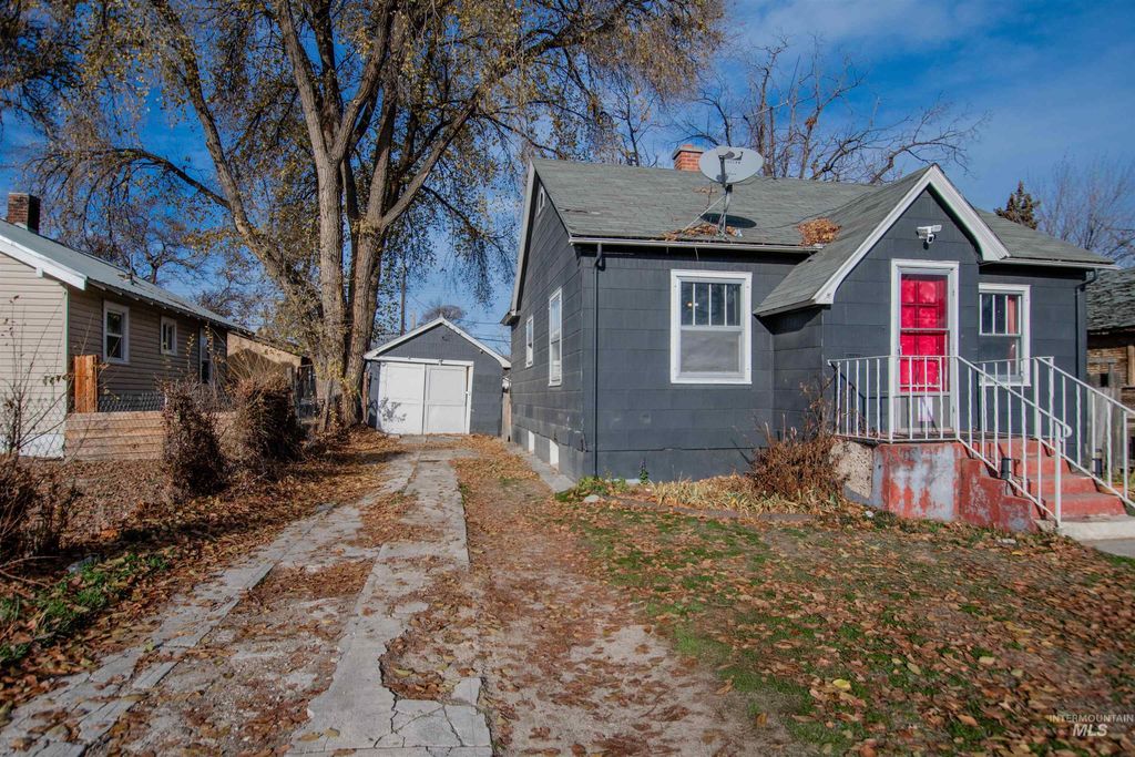 Photo of 419 21st Ave, Nampa, ID 83651 (MLS # 98969829)