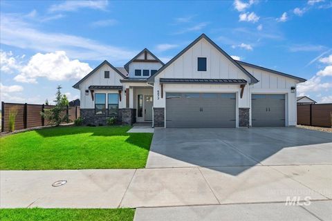 Photo of 6872 N Valley Breeze Avenue, Meridian, ID 83646 (MLS # 98961544)