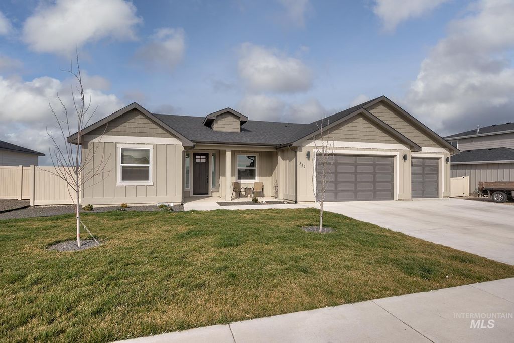 Photo of 511 Grand Harvest Ave, New Plymouth, ID 83655 (MLS # 98976408)