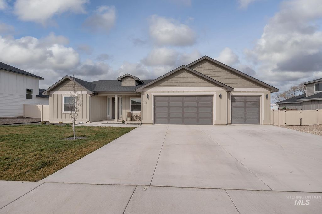 Photo of 511 Grand Harvest Ave, New Plymouth, ID 83655 (MLS # 98976408)