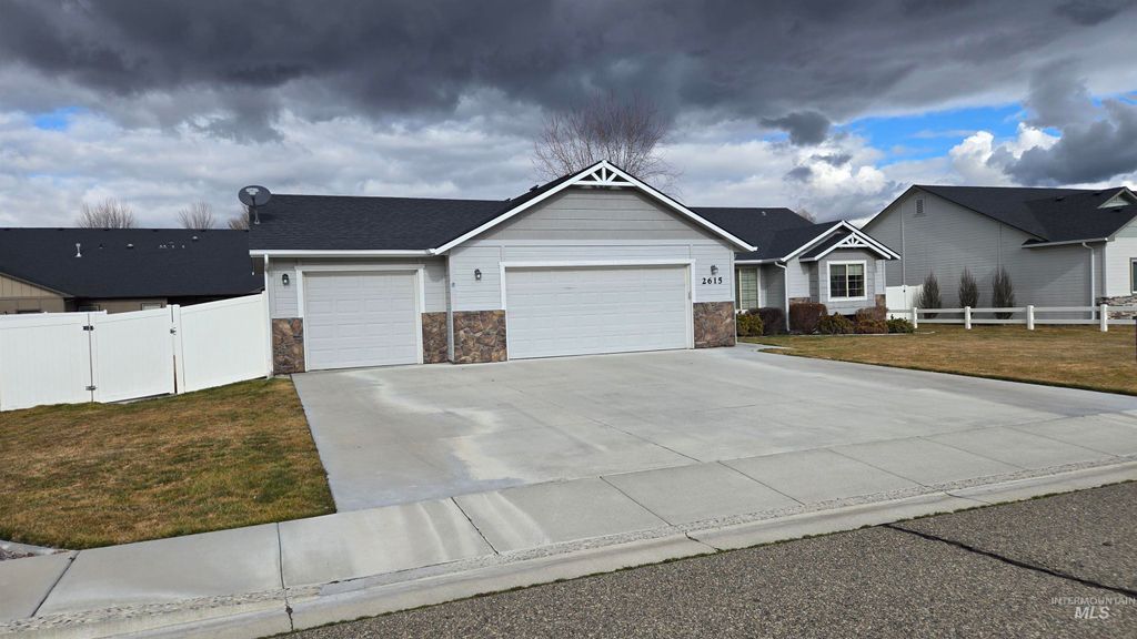 Photo of 2615 Driftwood Dr, Payette, ID 83661 (MLS # 98972186)