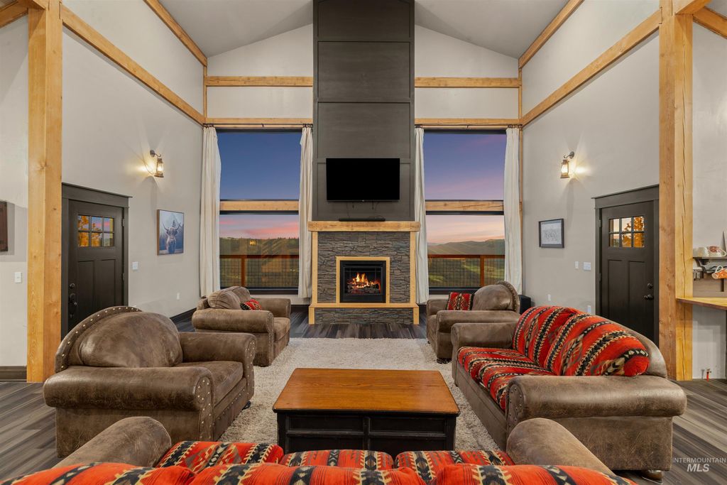 Photo of 520 Valley View Dr, Lenore, ID 83541 (MLS # 98985092)