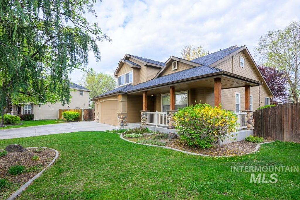 Photo of 427 S Silver Bow Ave, Eagle, ID 83616 (MLS # 98982328)