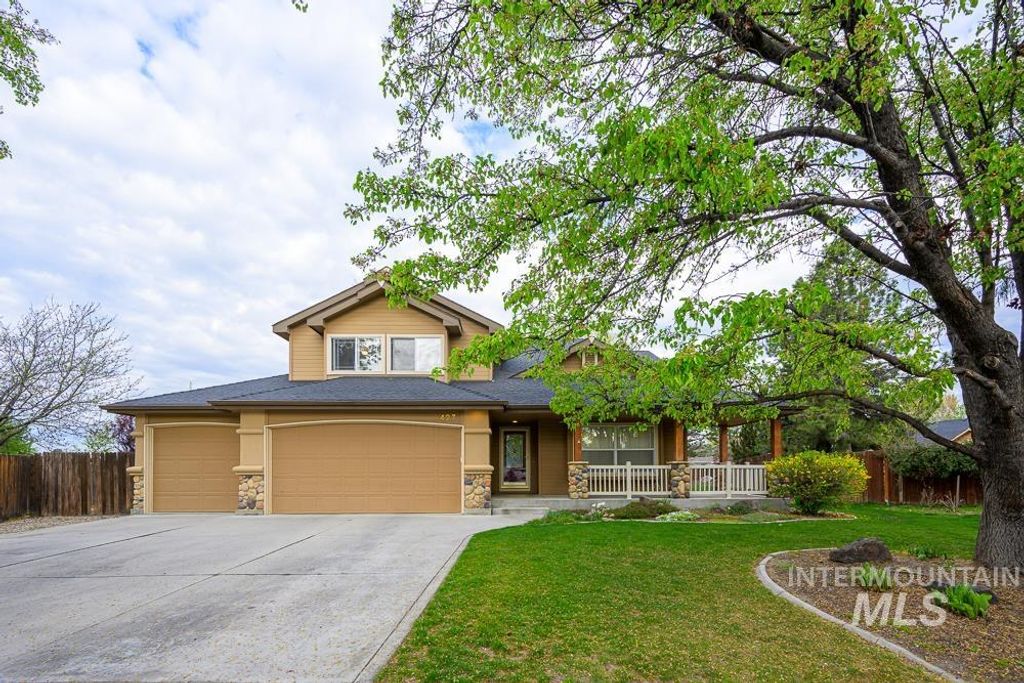 Photo of 427 S Silver Bow Ave, Eagle, ID 83616 (MLS # 98982328)