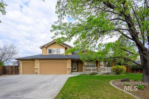 Photo of 427 S Silver Bow Ave, Eagle, ID 83616 (MLS # 98982328)