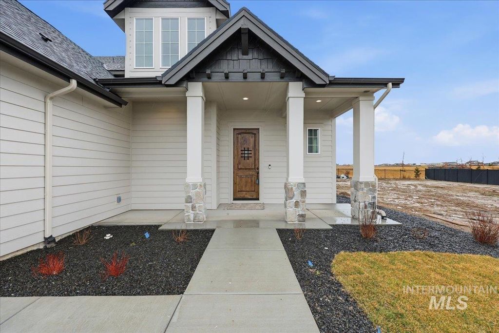 Photo of 7800 W Flathead Lake St, Eagle, ID 83616 (MLS # 98975905)