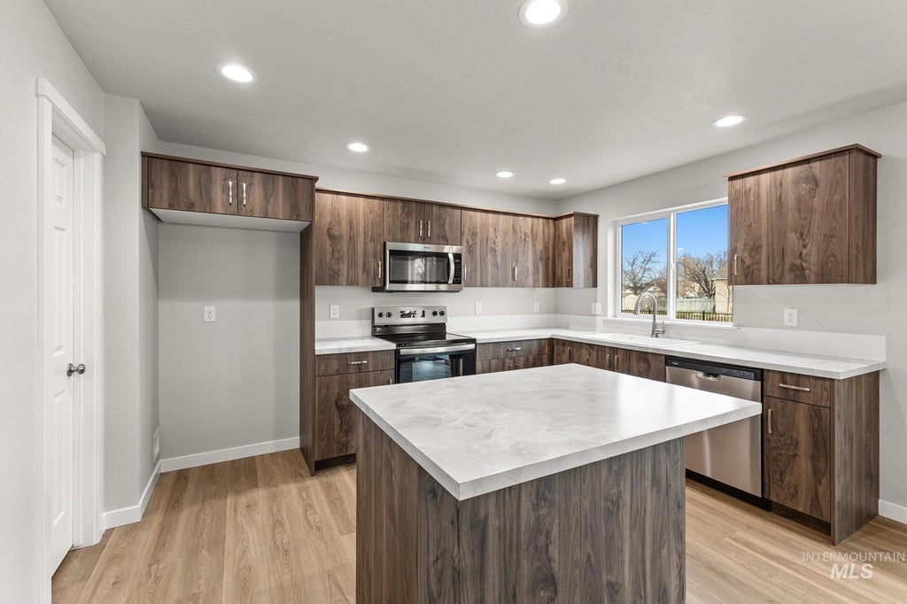 Photo of 1811 Gyrfalcon St, Middleton, ID 83644 (MLS # 99001344)