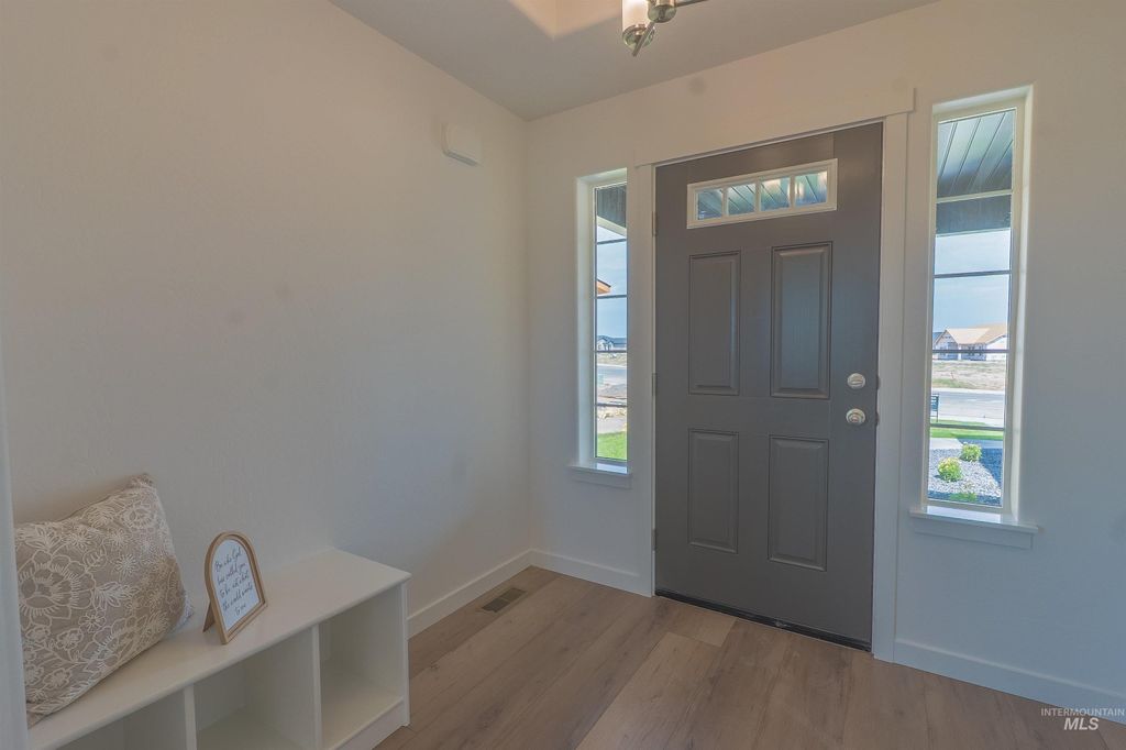 Photo of 2062 Lowline Ave, Twin Falls, ID 83301 (MLS # 98959772)