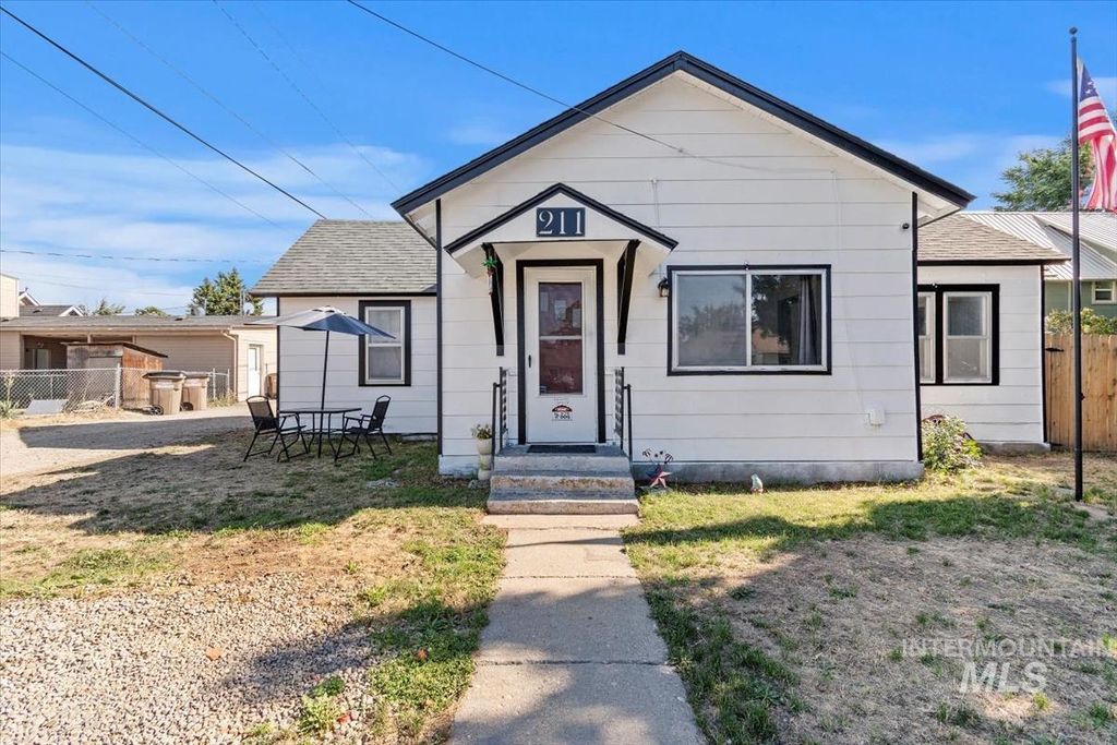 Photo of 211 W 2nd Street, Emmett, ID 83617 (MLS # 98956775)