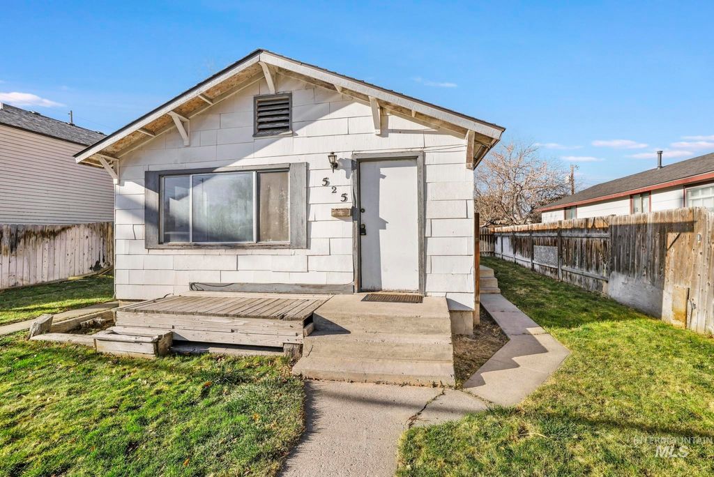 Photo of 525 Adams St, Twin Falls, ID 83301 (MLS # 98969853)