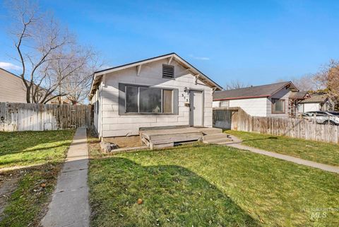 Photo of 525 Adams St, Twin Falls, ID 83301 (MLS # 98969853)