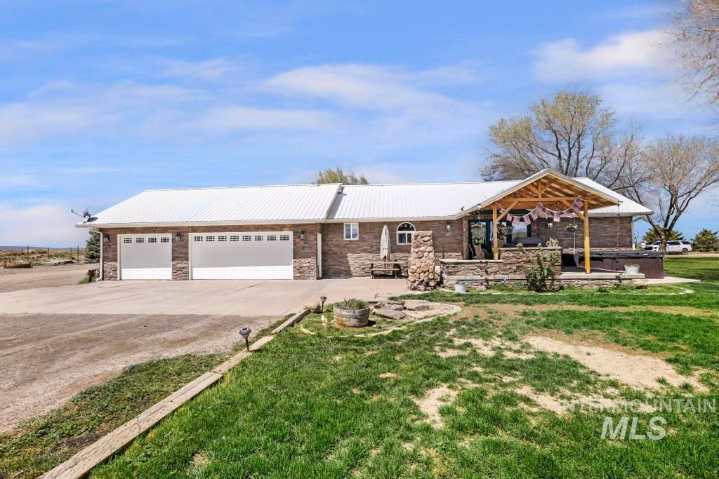 Photo of 2097 2500 N, Twin Falls, ID 83301 (MLS # 98985781)