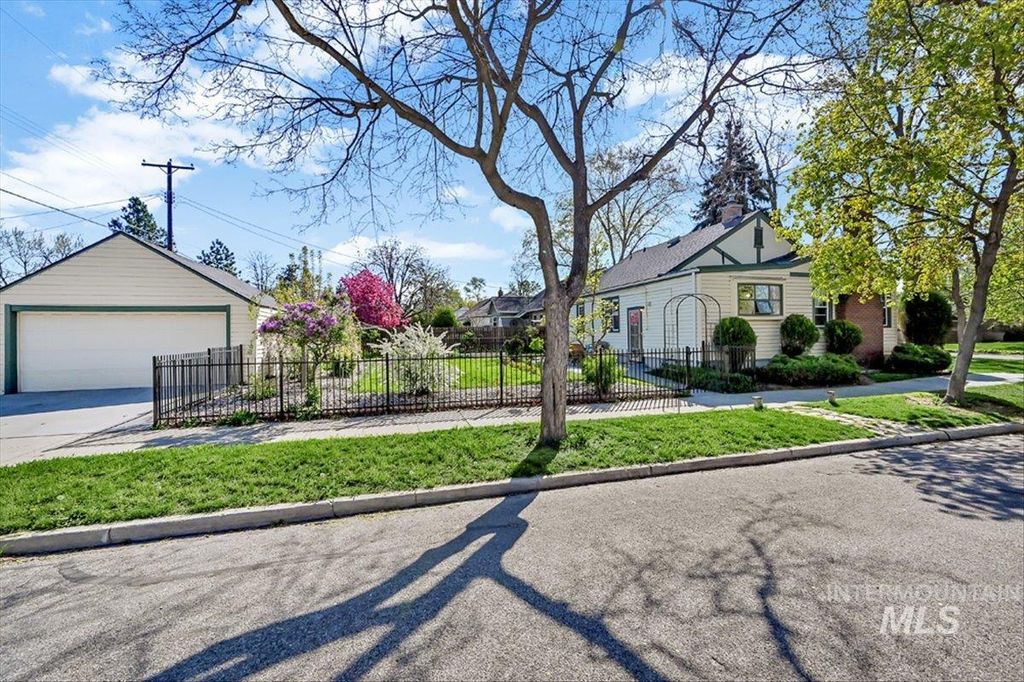 Photo of 2520 W Pleasanton Ave, Boise, ID 83702 (MLS # 98983237)