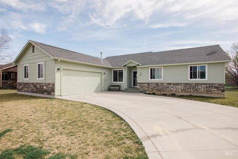 Photo of 151 NE Malad Ct, Mountain Home, ID 83647 (MLS # 98978951)