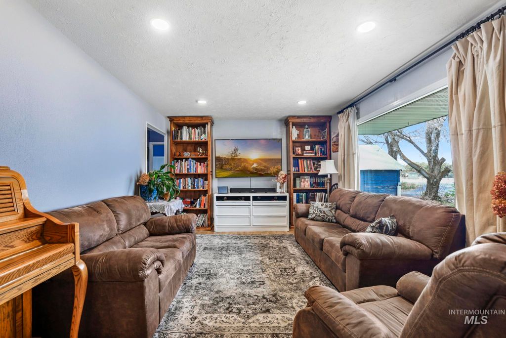 Photo of 19591 Queens Crown Rd, Carey, ID 83320 (MLS # 98985469)
