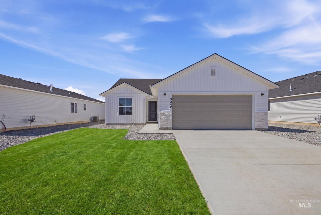 Photo of 304 Benbrook Ave, Caldwell, ID 83605 (MLS # 98995335)