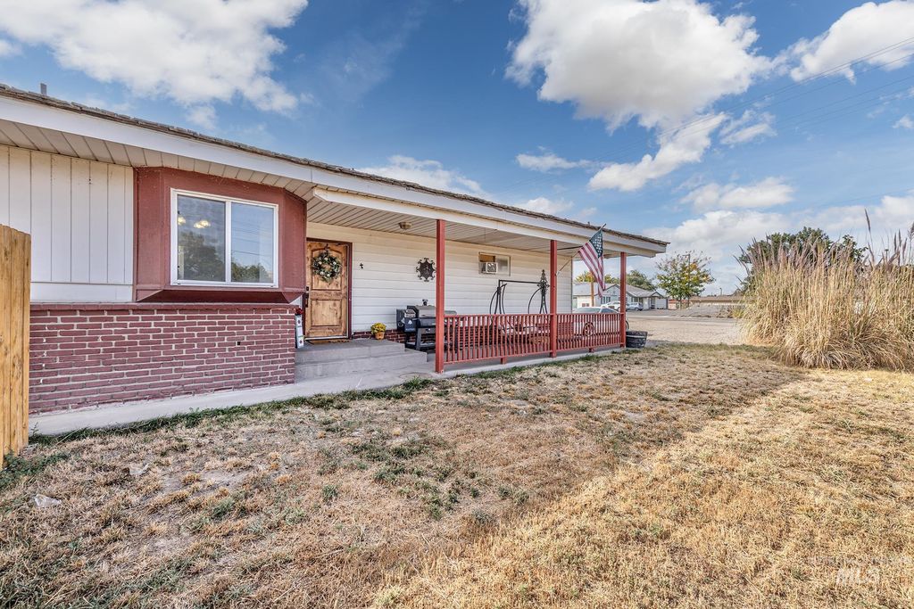 Photo of 1534 NE 10th Ave, Payette, ID 83661 (MLS # 98988344)