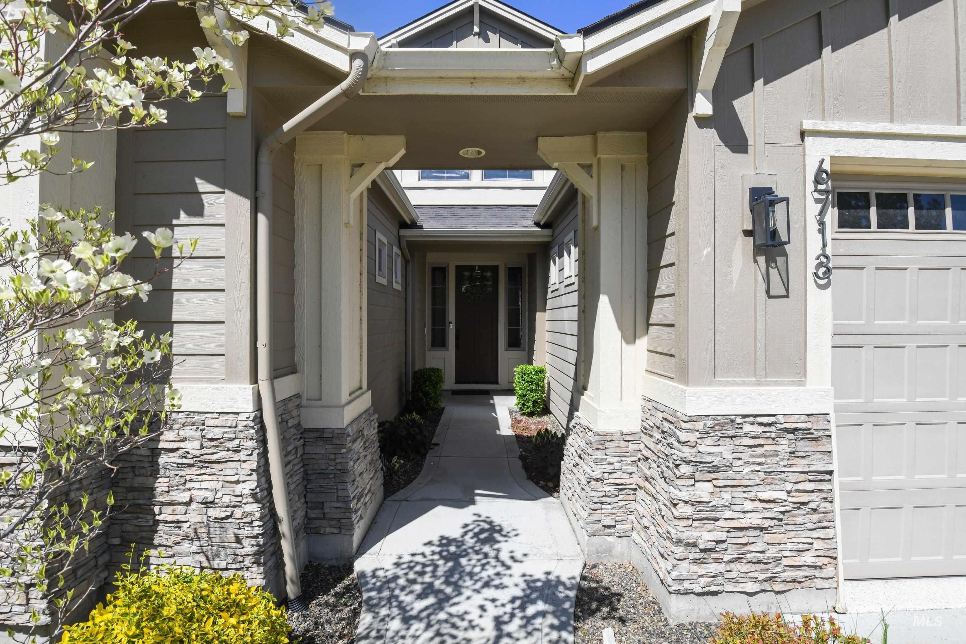 6713 N Moon Drummer Way