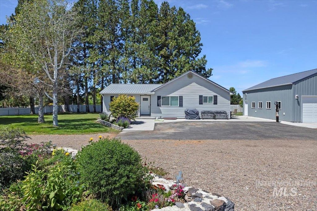 Photo of 98 100 North, Jerome, ID 83338 (MLS # 98976569)