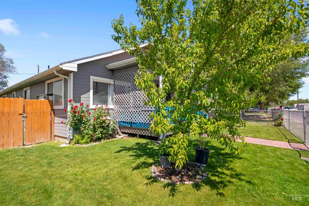 Photo of 642 Oak St, Twin Falls, ID 83301 (MLS # 98950325)